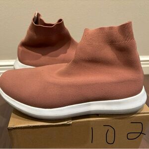 Sneakers Size 9 1/2